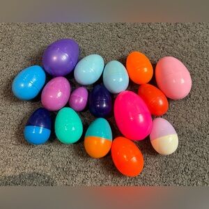 Lot of 16 Vintage Easter Eggs Plastic